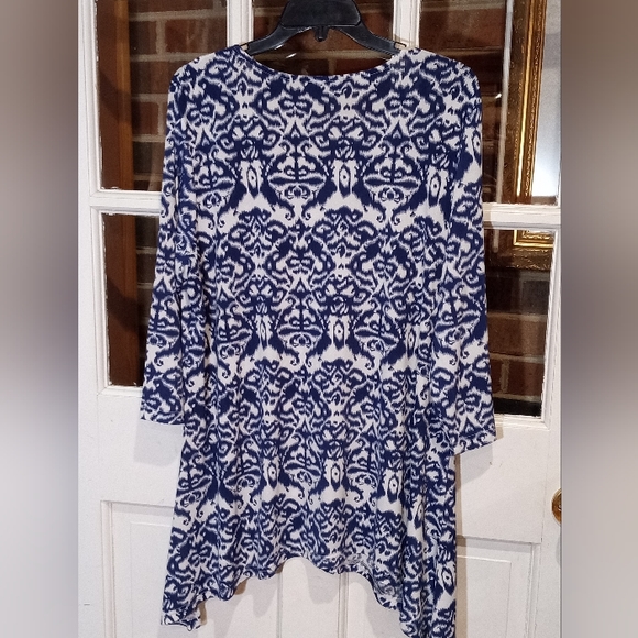 Sara Studio woman Beautiful design navy blue size 1X has some stretch to it - Picture 2 of 6